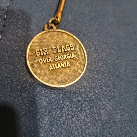 Six Flags Over Georgia Atlanta Vintage 14K GP Keychain - Picture 3 of 4